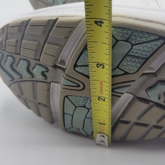 Vionic Walker Classic with Arch Support size 6 - Picture 12 of 16